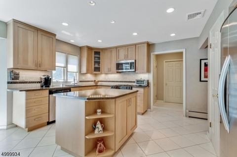 79 Bourbon St, Wayne, NJ 07470 photo 4