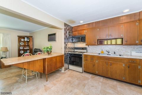 4 Stuart Ln, Wayne, NJ 07470 photo 5