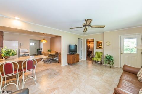 4 Stuart Ln, Wayne, NJ 07470 photo 9