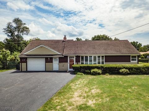 4 Stuart Ln, Wayne, NJ 07470 photo 1