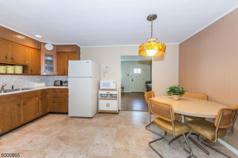 4 Stuart Ln, Wayne, NJ 07470 photo 6