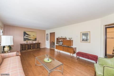 4 Stuart Ln, Wayne, NJ 07470 photo 3