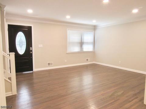 79 Glen Ct, North Plainfield, NJ 07063 photo 2