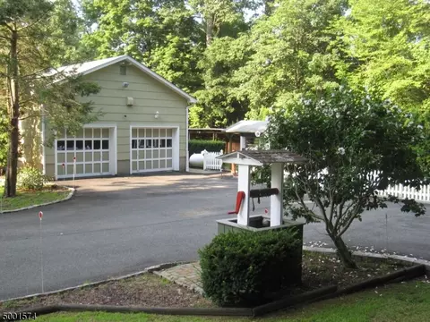 9 Maple Rd, Byram Twp, NJ 07821 photo 2