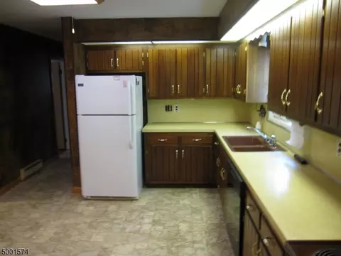 9 Maple Rd, Byram Twp, NJ 07821 photo 4