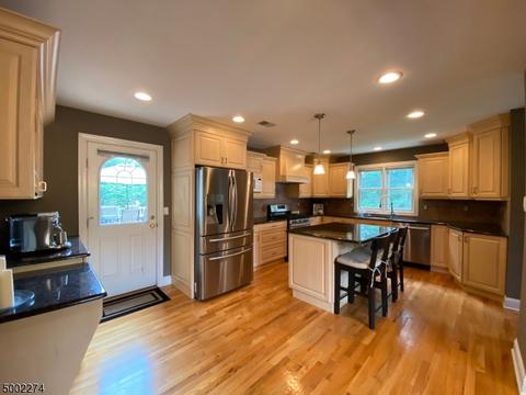 7 Blake Dr, Clark, NJ 07066 photo 9