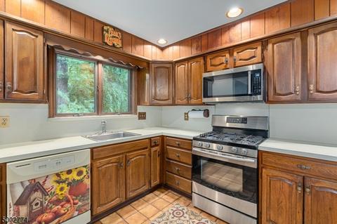 205 Summit Ave, Gillette, NJ 07933 photo 12