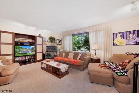 261 Andover Dr, Wayne, NJ 07470 photo 5
