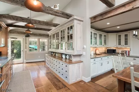41 Compton Ct, Basking Ridge, NJ 07920 photo 4