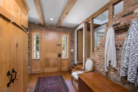 41 Compton Ct, Basking Ridge, NJ 07920 photo 2