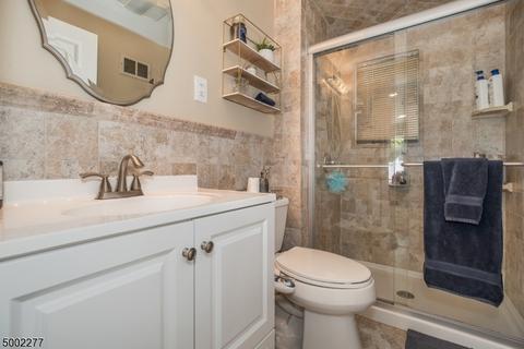 5 Normandy Dr, Wayne, NJ 07470 photo 18