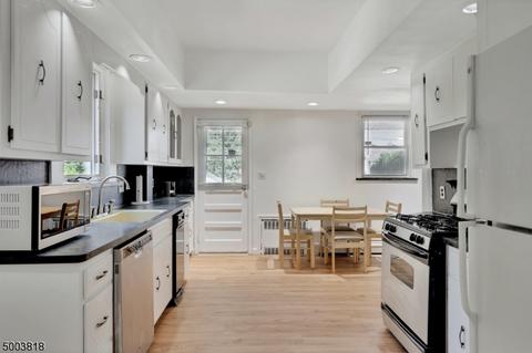 50 Hampton Pl, Nutley, NJ 07110 photo 8
