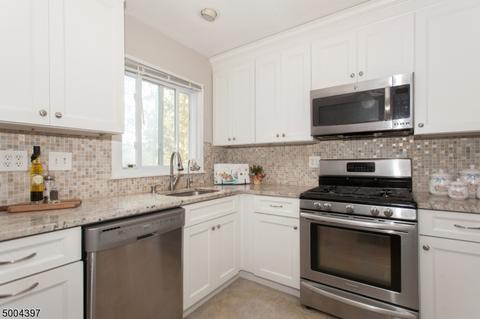 28 Hershey Rd, Wayne, NJ 07470 photo 3