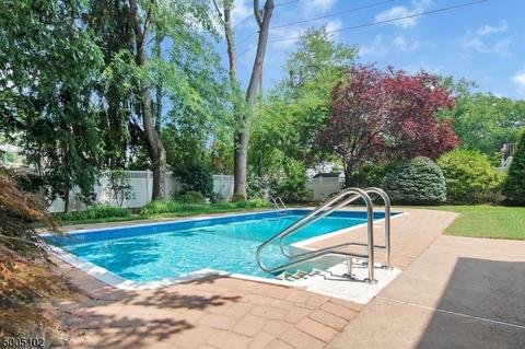 337 Mckinley Blvd, Paramus, NJ 07652 photo 22