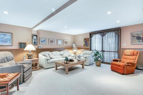 337 Mckinley Blvd, Paramus, NJ 07652 photo 16