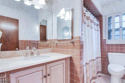 337 Mckinley Blvd, Paramus, NJ 07652 photo 15