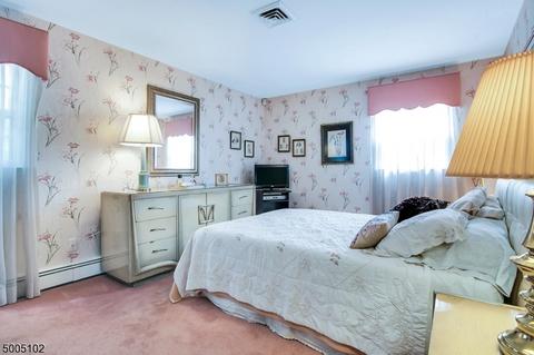 337 Mckinley Blvd, Paramus, NJ 07652 photo 11