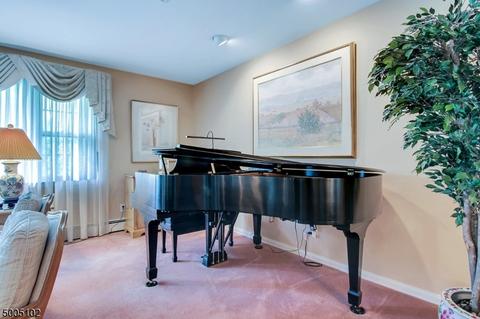 337 Mckinley Blvd, Paramus, NJ 07652 photo 5