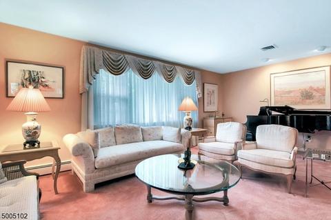 337 Mckinley Blvd, Paramus, NJ 07652 photo 4