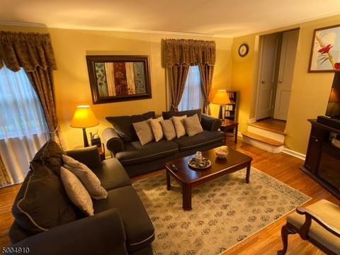 45 Glen Ct, North Plainfield, NJ 07063 photo 3