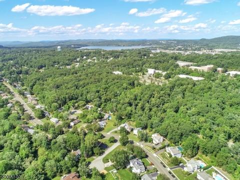 24 Kiwanis Dr, Wayne, NJ 07470 photo 2