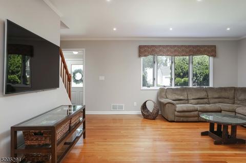 15 Post Rd, Clark, NJ 07066 photo 4