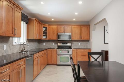 15 Post Rd, Clark, NJ 07066 photo 9