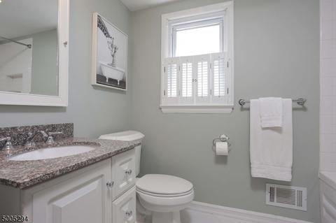 15 Post Rd, Clark, NJ 07066 photo 16