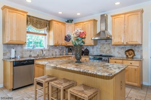 63 Atherton Ct, Wayne, NJ 07470 photo 3