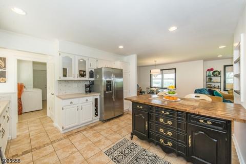 28 Surrey Dr, Wayne, NJ 07470 photo 4