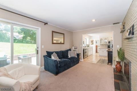 28 Surrey Dr, Wayne, NJ 07470 photo 10