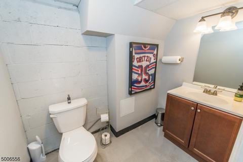 28 Surrey Dr, Wayne, NJ 07470 photo 21
