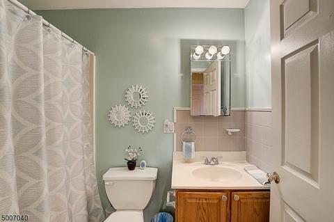 4 Summit Ct, Hackensack, NJ 07601 photo 11
