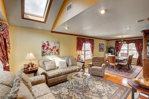 4 Summit Ct, Hackensack, NJ 07601 photo 3