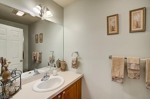 4 Summit Ct, Hackensack, NJ 07601 photo 9