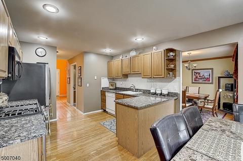 4 Summit Ct, Hackensack, NJ 07601 photo 6