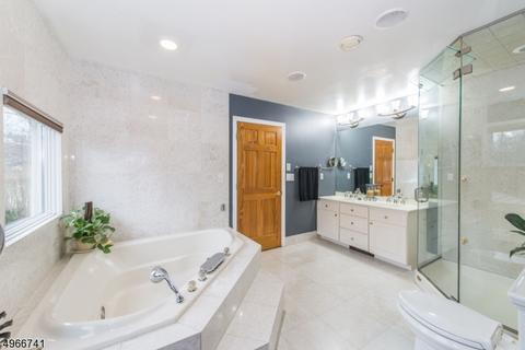 93 Surrey Dr, Wayne, NJ 07470 photo 13