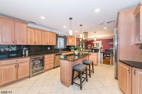 93 Surrey Dr, Wayne, NJ 07470 photo 5