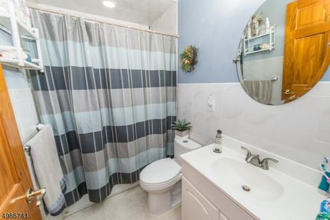93 Surrey Dr, Wayne, NJ 07470 photo 11