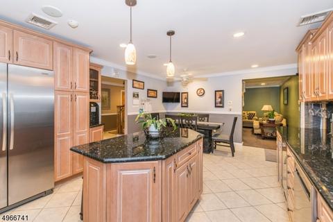 93 Surrey Dr, Wayne, NJ 07470 photo 6