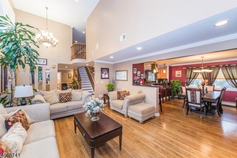 93 Surrey Dr, Wayne, NJ 07470 photo 3
