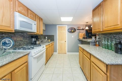 93 Surrey Dr, Wayne, NJ 07470 photo 19