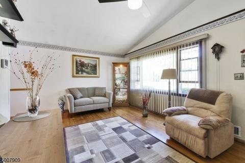 181 Perry St, Dover, NJ 07801 photo 3