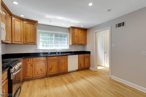 2 Argyle Rd, Montclair, NJ 07043 photo 7