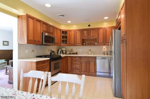 59 Hardwick Ln, Wayne, NJ 07470 photo 9