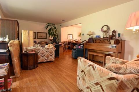 59 Hardwick Ln, Wayne, NJ 07470 photo 6