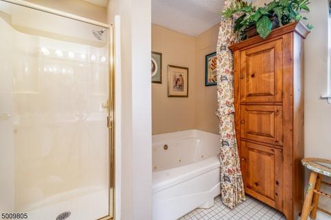 8608 Brittany Dr, Wayne, NJ 07470 photo 12