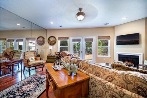 8608 Brittany Dr, Wayne, NJ 07470 photo 5