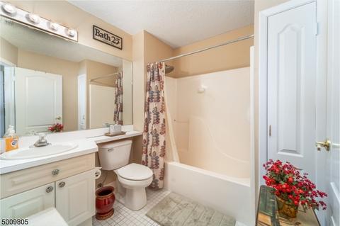 8608 Brittany Dr, Wayne, NJ 07470 photo 18