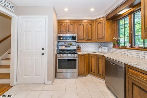 105 Chestnut Dr, Wayne, NJ 07470 photo 9